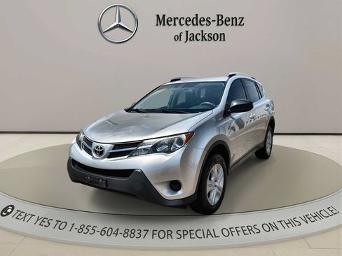 Used 2015 Toyota RAV4 LE FWD image 4