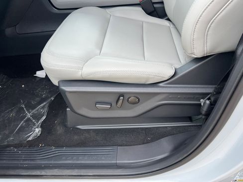 New 2026 Ford Expedition Active RWD image 20