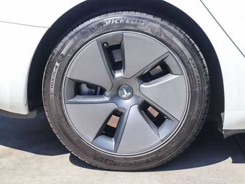 Used 2023 Tesla Model 3 Standard Range RWD image 10