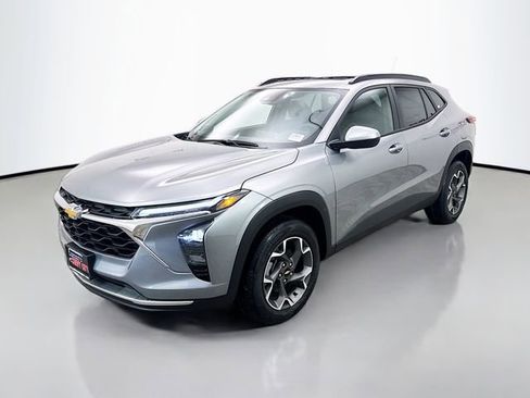 New 2026 Chevrolet Trax LT w/ Sunroof Package image 4