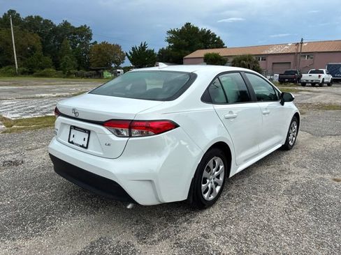 Used 2026 Toyota Corolla LE FWD image 3