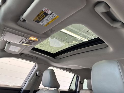 Certified 2024 Toyota Highlander XLE image 17