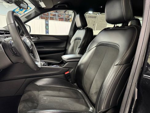 Used 2023 Jeep Grand Cherokee L Laredo image 20