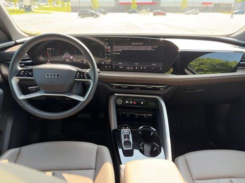 Used 2025 Audi Q5 Premium w/ Convenience Package AWD/4WD image 10