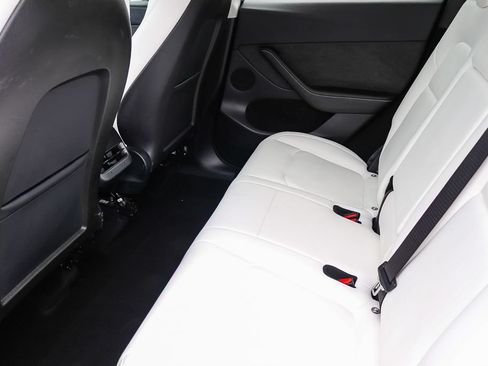 Used 2024 Tesla Model Y Long Range AWD/4WD image 19