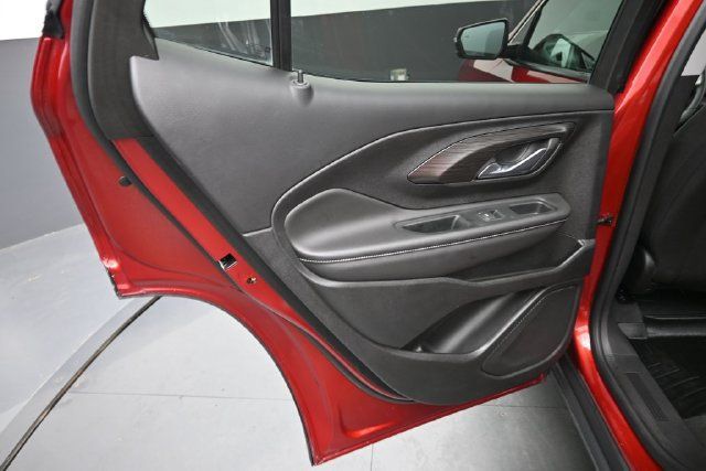 Used 2022 GMC Terrain SLE w/ Driver Convenience Package FWD image 16