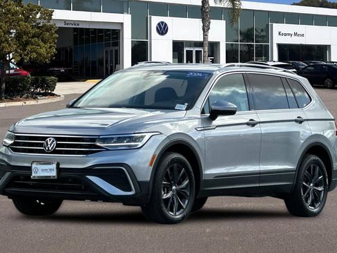 Certified 2024 Volkswagen Tiguan SE FWD image 8