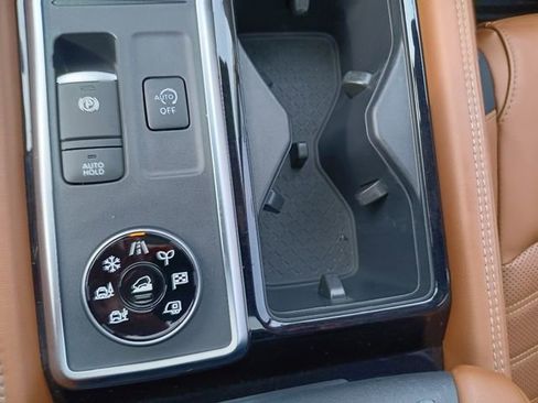 Used 2023 Nissan Pathfinder Platinum image 16