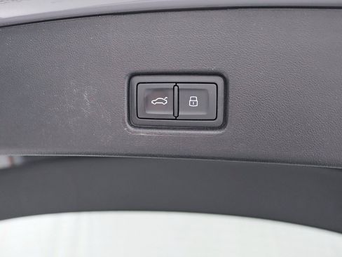 Used 2022 Audi Q4 e-tron Premium Plus image 36