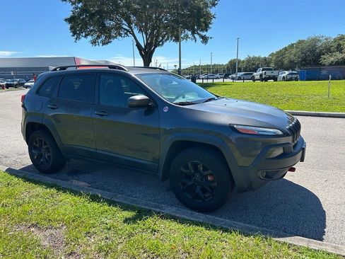 Used 2016 Jeep Cherokee Trailhawk w/ Leather Interior Group AWD/4WD image 8