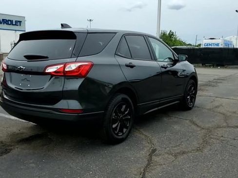 Used 2021 Chevrolet Equinox LS w/ LPO, Blackout Package AWD/4WD image 7