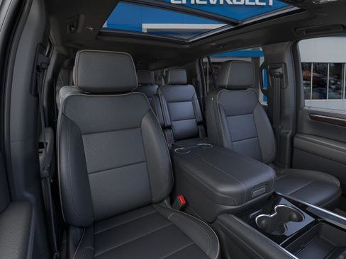 New 2026 Chevrolet Suburban Premier w/ Sun And Tow Package AWD/4WD image 16