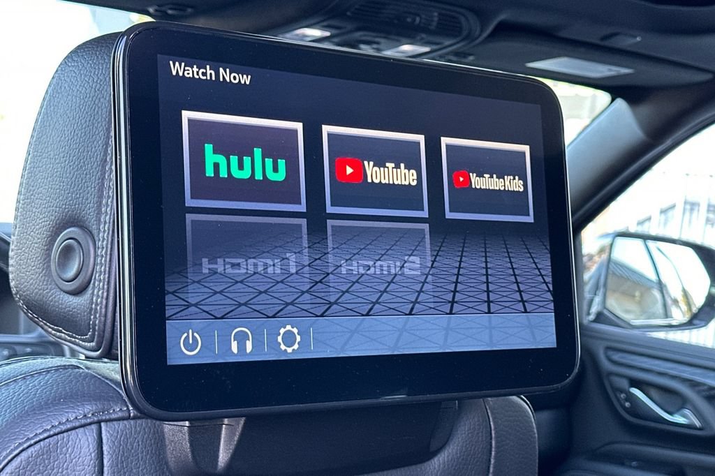 Used 2024 GMC Yukon Denali w/ Advanced Technology Package AWD/4WD image 17