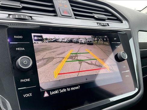 Used 2018 Volkswagen Tiguan SEL AWD/4WD image 30