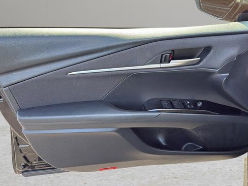 Used 2025 Toyota Camry LE w/ Convenience Package image 10