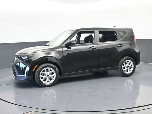 Used 2023 Kia Soul LX w/ Option Group 015 image 2