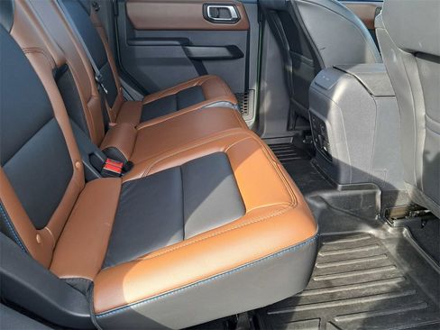 Used 2024 Ford Bronco Outer Banks image 15
