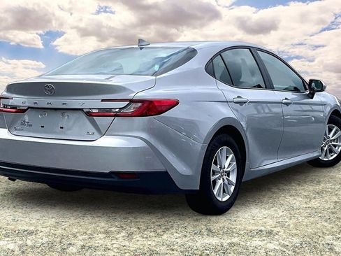 Used 2025 Toyota Camry LE FWD image 5