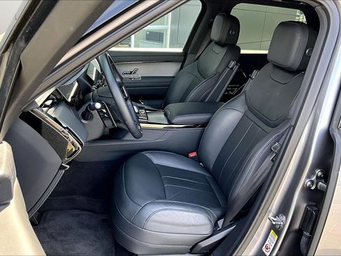 Used 2025 Land Rover Range Rover Sport image 25