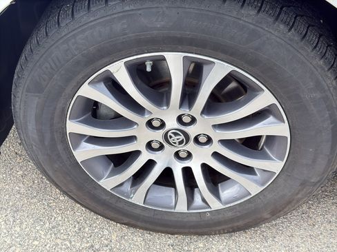 Used 2018 Toyota Sienna XLE w/ XLE Navigation Package image 24