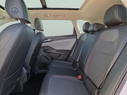 Used 2024 Volkswagen Taos SE image 10