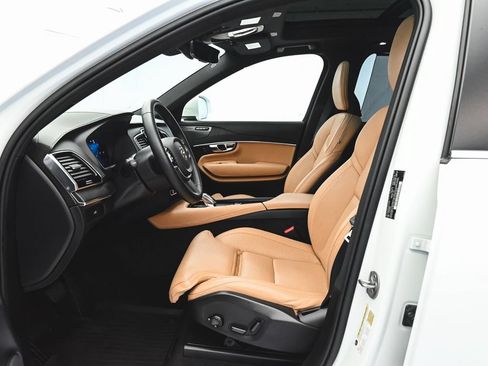 Used 2025 Volvo XC90 B5 Ultra w/ Protection Package Premier AWD/4WD image 33