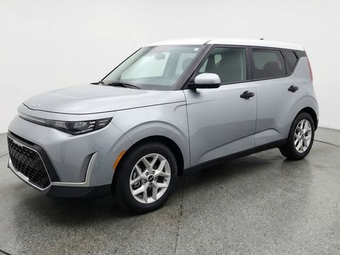 Used 2025 Kia Soul LX w/ LX Technology Package FWD image 3