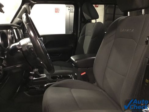 Used 2022 Jeep Wrangler Unlimited Sahara w/ Cold Weather Group AWD/4WD image 30