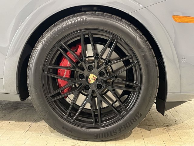 Certified 2025 Porsche Cayenne GTS AWD/4WD image 16