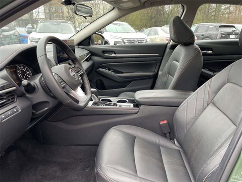 Used 2025 Nissan Altima 2.5 SR w/ SR Premium Package image 15