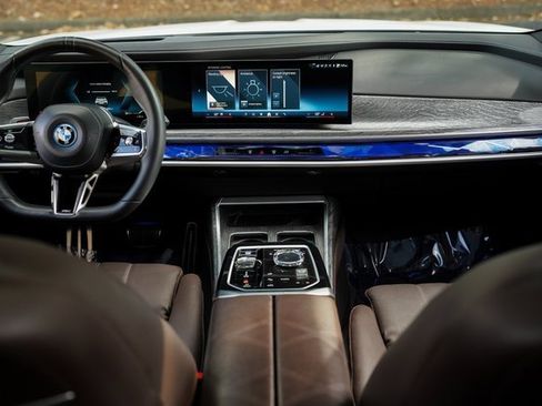 Used 2024 BMW i7 eDrive50 w/ M Sport Package image 21