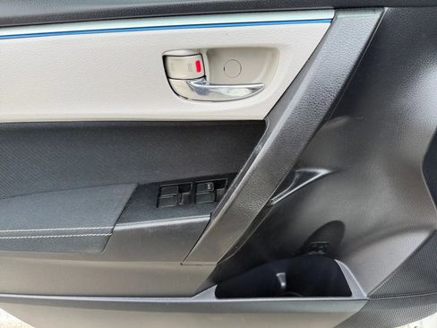 Used 2015 Toyota Corolla LE image 16