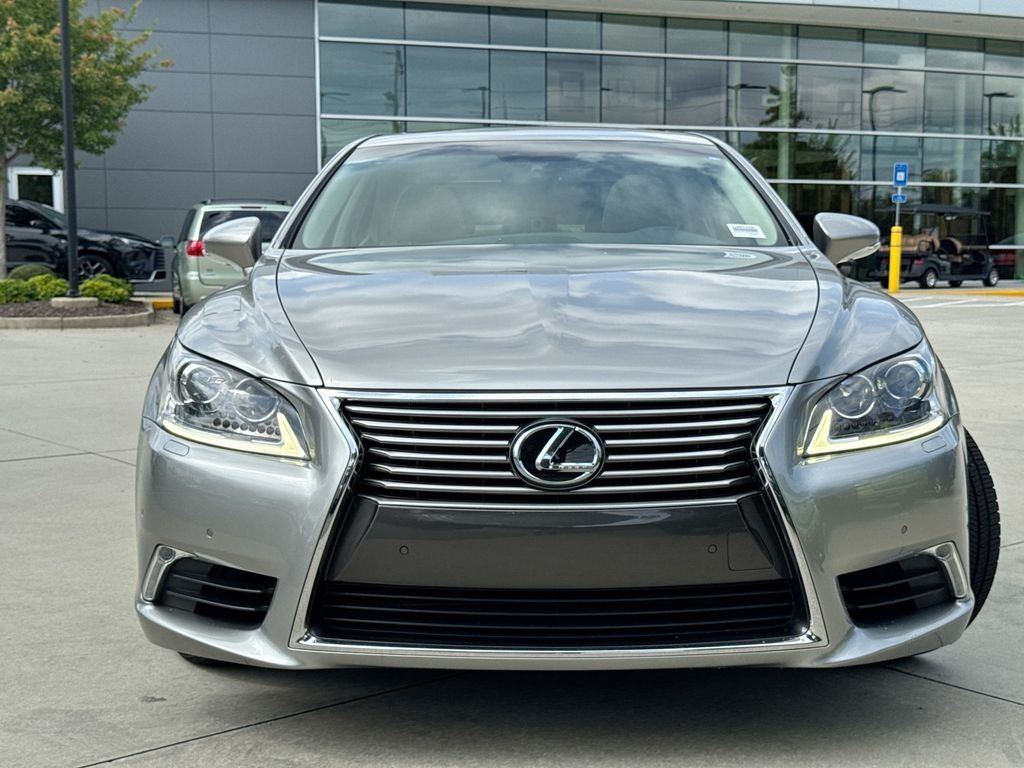 Used 2017 Lexus LS 460 w/ Comfort Package RWD image 4