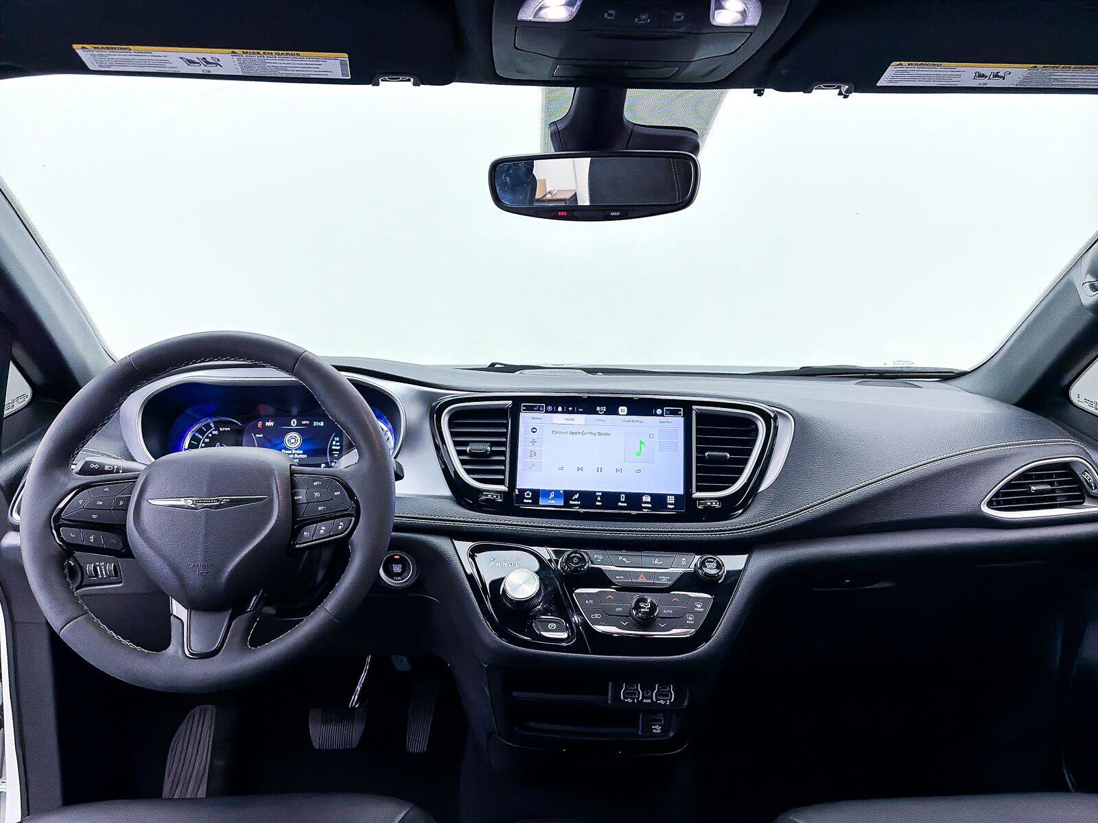 Used 2023 Chrysler Pacifica Touring-L w/ Uconnect Theater Family Group FWD image 21