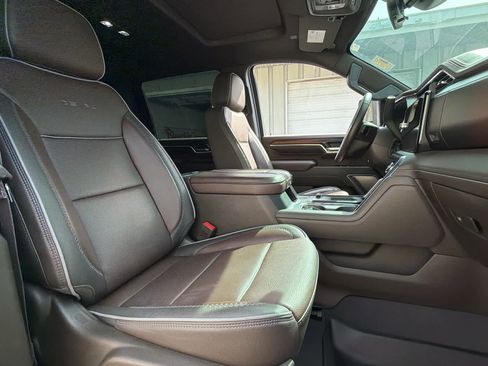 Used 2025 GMC Sierra 3500 Denali w/ Denali Reserve Package AWD/4WD image 31
