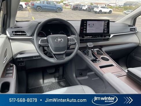 Used 2024 Toyota Sienna XLE FWD image 24
