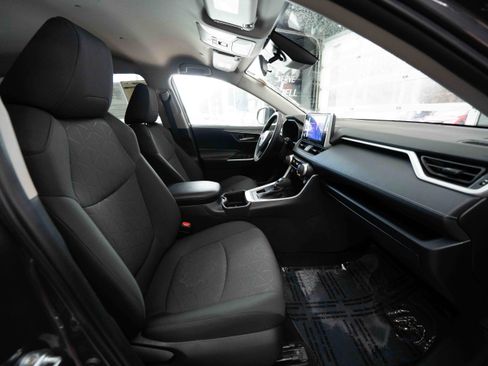 Used 2025 Toyota RAV4 XLE image 27