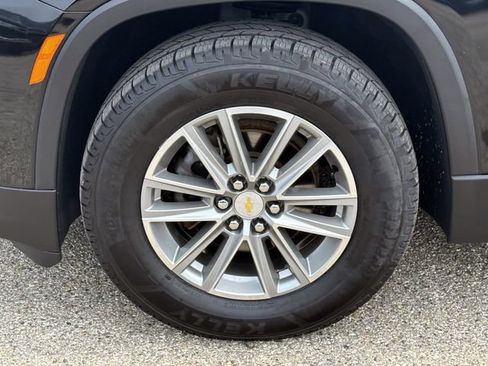 Certified 2023 Chevrolet Traverse LT FWD image 11