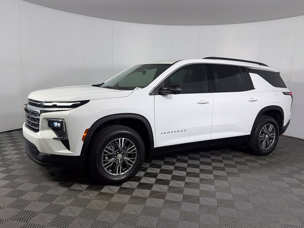 Used 2025 Chevrolet Traverse LT w/ Driver Confidence Package FWD image 17