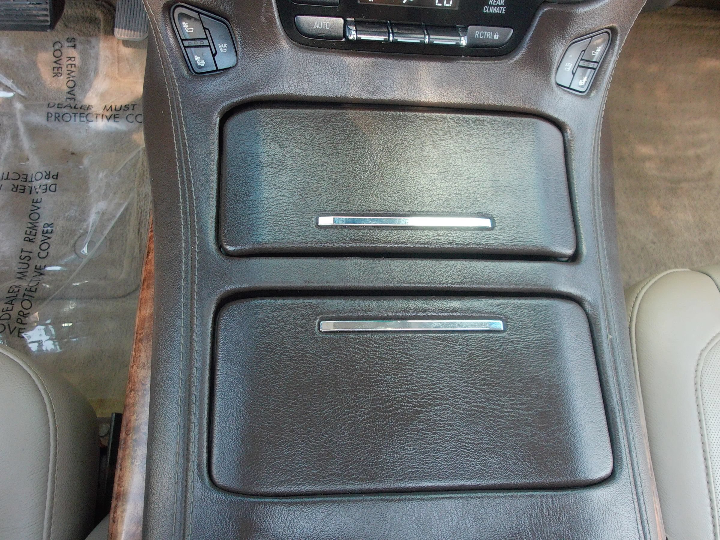 Used 2015 Chevrolet Suburban LTZ RWD image 21