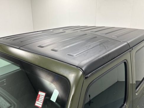 Used 2022 Jeep Gladiator Sport AWD/4WD image 12