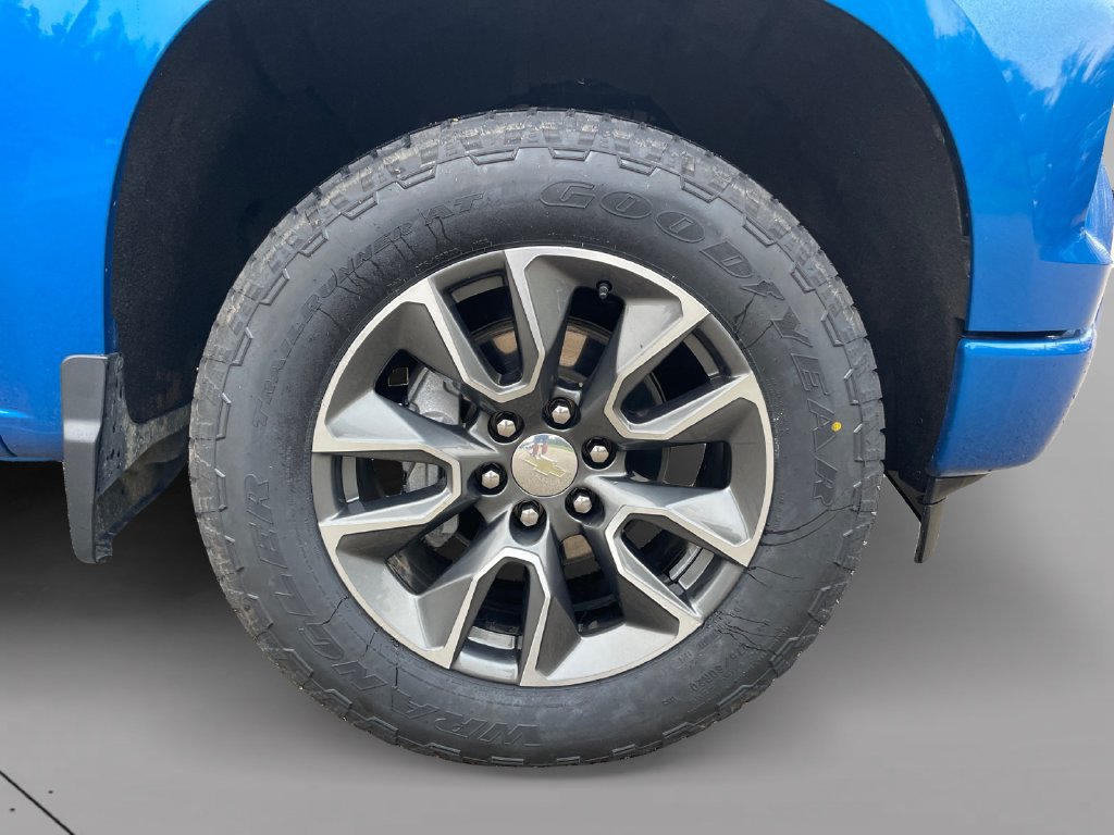 Used 2022 Chevrolet Silverado 1500 RST w/ LPO, Dark Essentials Package AWD/4WD image 9