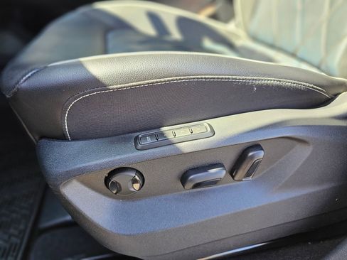 Used 2024 Volkswagen Atlas Cross Sport SEL Premium R-Line image 21