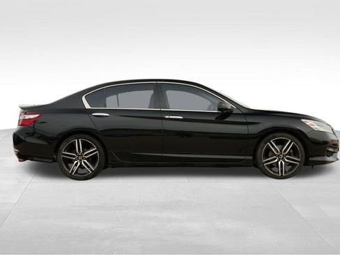 Used 2016 Honda Accord Touring image 8