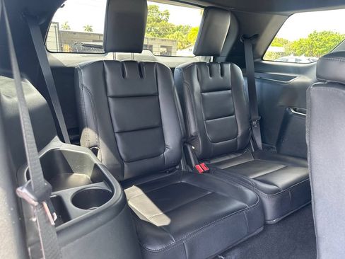 Used 2019 Ford Explorer XLT w/ Equipment Group 202A AWD/4WD image 33
