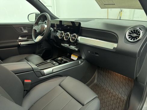 Used 2026 Mercedes-Benz GLB 250 image 28