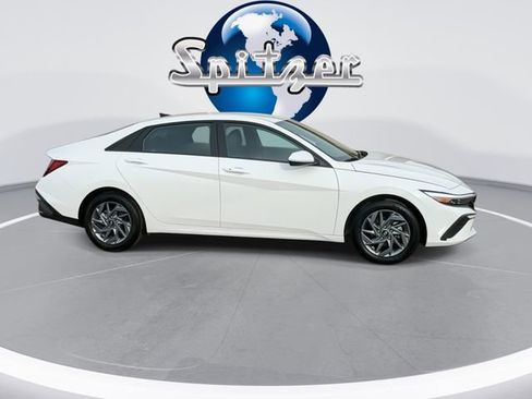 Used 2024 Hyundai Elantra SEL image 8