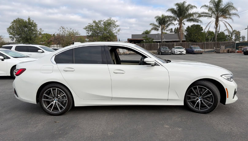 Used 2021 BMW 330e w/ Convenience Package RWD image 3