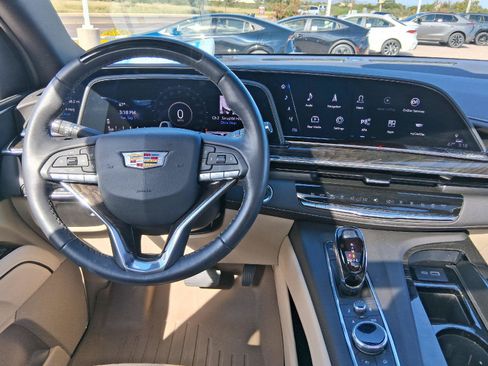 Used 2023 Cadillac Escalade Premium Luxury AWD/4WD image 34