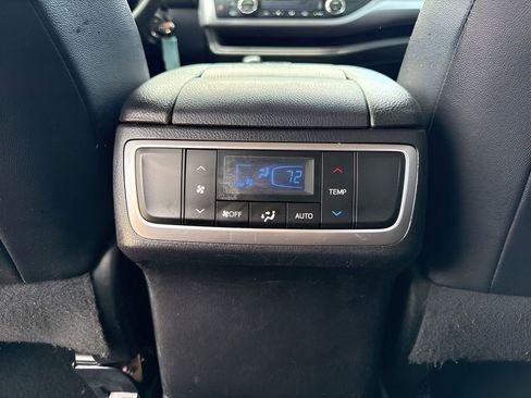Used 2019 Toyota Highlander Plus AWD/4WD image 8